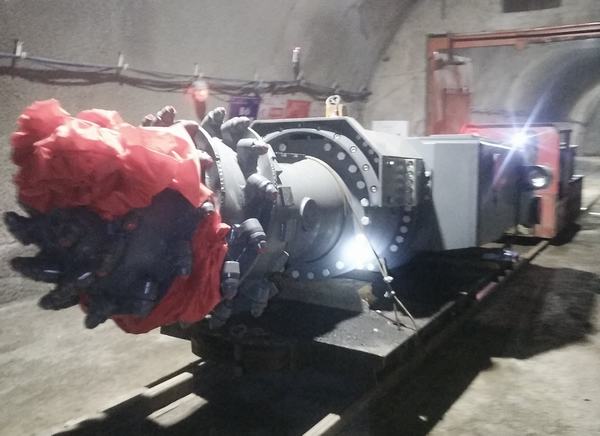 陜煤建設礦建二公司：百噸巨物與時間賽跑順利完成下放組裝