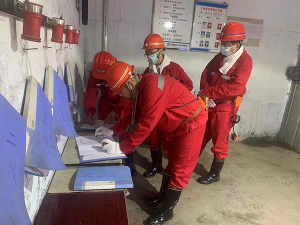 陜煤建設礦建二公司發(fā)揚“龍”“抬”“頭”式好作風