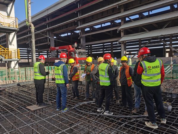 陜煤建設天工公司土建十部施工的出爐除塵設備基礎大體積混凝土澆筑一次性完成