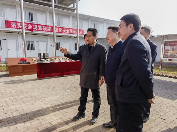 延安市市長嚴漢平蒞臨陜煤建設(shè)咸陽分公司黃陵年產(chǎn)40萬立方煤矸石制陶粒項目調(diào)研指導