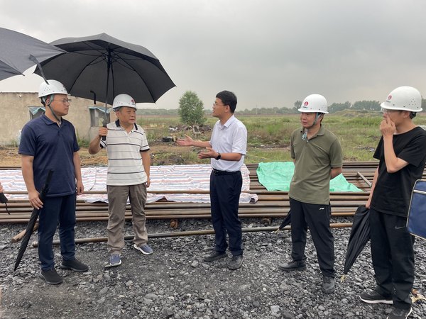 西安鐵路監管局、陜西省交通廳檢查組一行蒞臨靖神鐵路孟紅聯絡線王則灣大橋調研指導工作