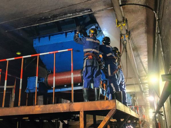 陜煤建設洗選煤分公司第二項目部如期順利完成檸條塔礦業公司給煤機拆除更換任務