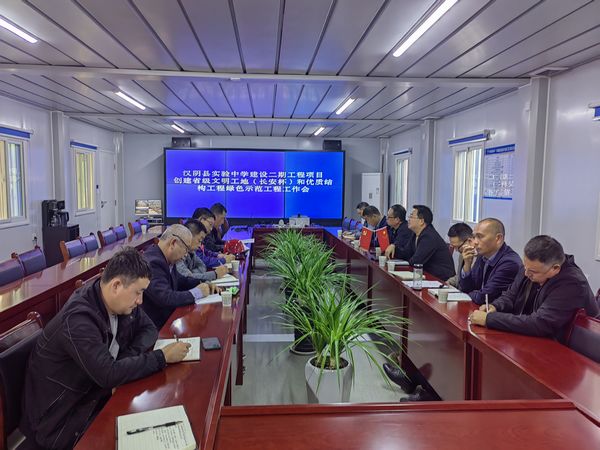 漢陰縣住建局副局長吳金勇一行到陜煤建設天工公司承建的漢陰實驗中學項目檢查指導工作