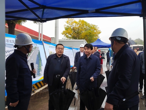 榆林市委副書記、市長張勝利一行蒞臨陜煤建設承建的上郡北路道路綜合整治提升項目觀摩指導工作