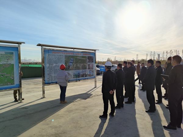 博州黨委副書記、湖北省援疆工作總指揮方向容蒞臨陜煤建設天工公司承建的伊寧市煤炭儲運中心基地建設項目觀摩調研