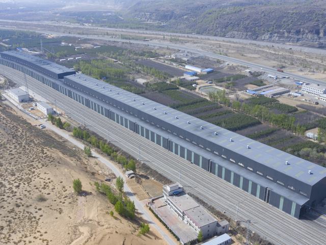 陜煤建設(shè)韓城分公司土建十六項(xiàng)目部承建的府谷縣郭家灣集運(yùn)站儲煤棚EPC項(xiàng)目順利通過竣工綜合驗(yàn)收