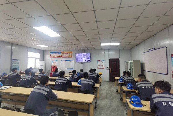 陜煤建設(shè)洗選煤運(yùn)營(yíng)公司紅柳林洗煤廠項(xiàng)目部： 吹響“交通”號(hào)角 呼吁安全駕行