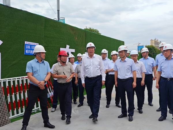 陜煤集團黨委副書記、思創高管院執行院長張海泉一行蒞臨陜煤建設天工公司漢陰縣實驗中學二期項目指導調研