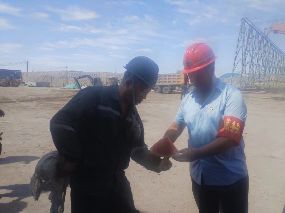 陜煤建設礦建二公司：戰高溫斗酷熱 礦建職工不服“暑”