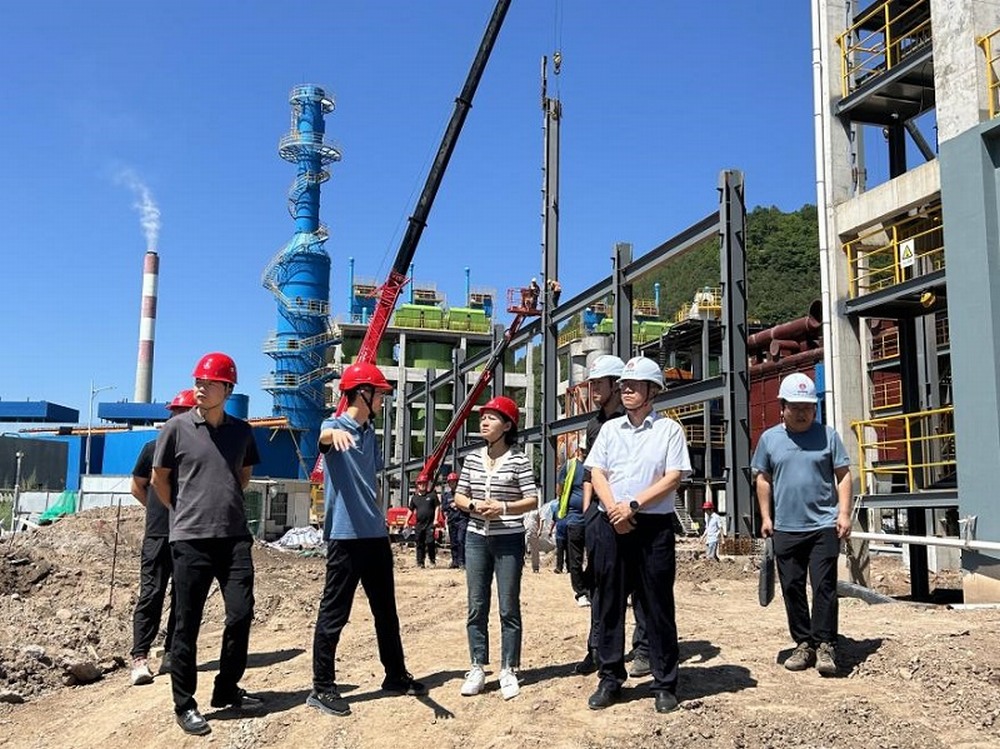 陜西建材科技集團副總經理杜永康一行深入黃陵煤矸石制陶粒項目調研指導