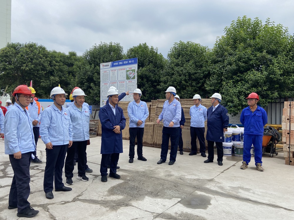 陜煤建設(shè)綠宇公司:陜西省化工學(xué)會(huì)理事會(huì)副理事長(zhǎng)蒞臨消防一級(jí)站調(diào)研指導(dǎo)