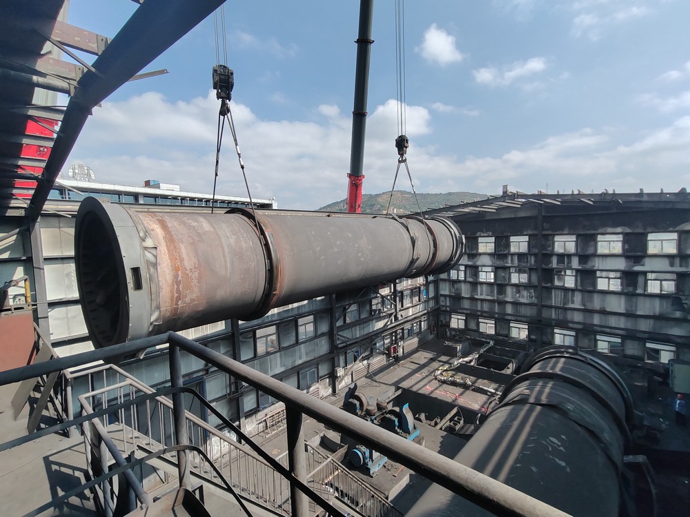 陜煤建設(shè)天工公司順利完成大佛寺礦東廣場(chǎng)兩臺(tái)煤泥烘干滾筒拆除任務(wù)