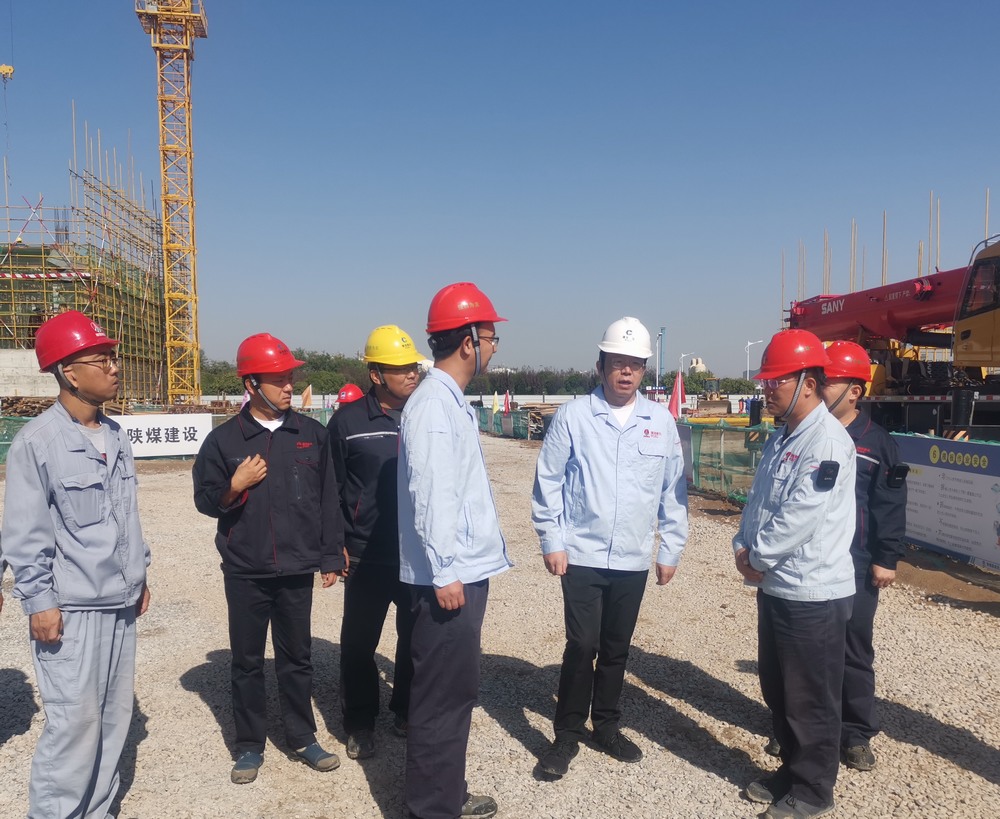 蒲城清潔能源化工有限責任公司黨委書記、董事長封建利一行深入陜煤建設天工公司基層項目部檢查指導