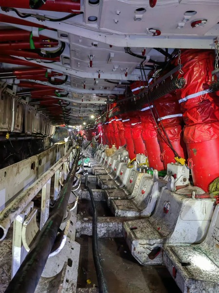 陜煤建設(shè)煤礦運營服務(wù)分公司：巴拉素煤礦22盤區(qū)2201綜采工作面機電設(shè)備安裝工程單機通電試運轉(zhuǎn)圓滿成功