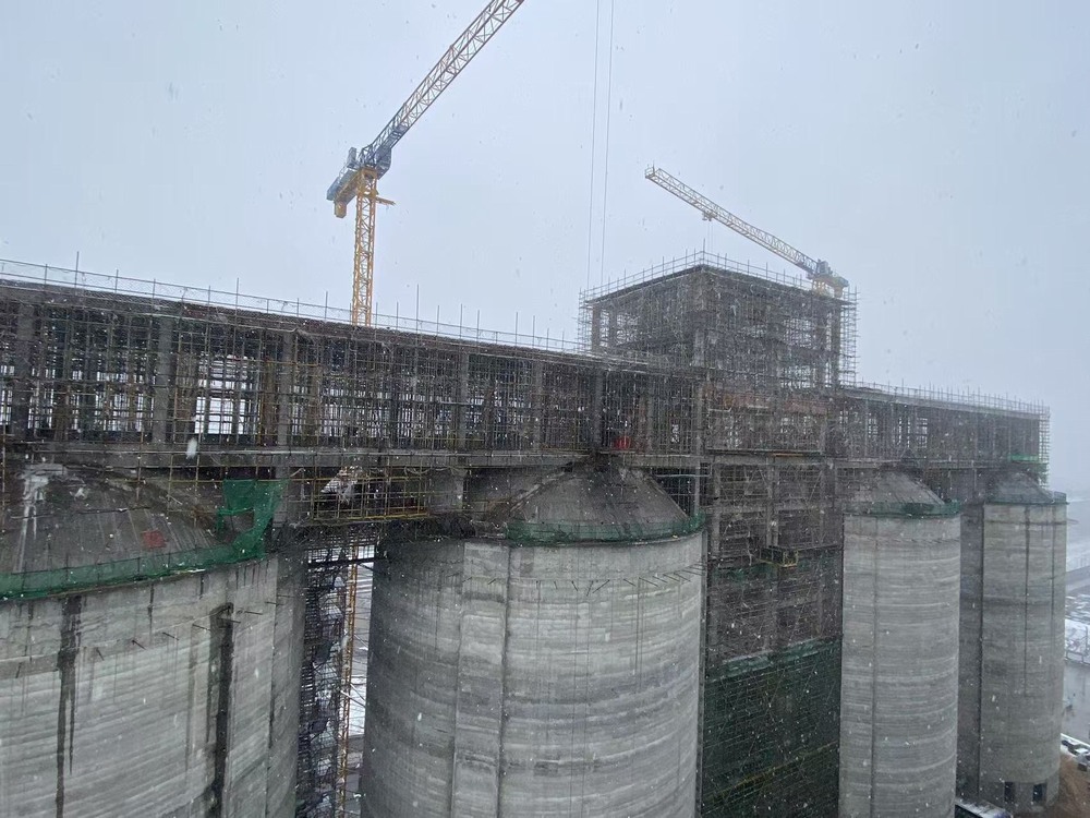 陜煤建設(shè)第二直屬項(xiàng)目部：43.8米高空鏖戰(zhàn)，攻克原煤倉(cāng)施工“硬骨頭”