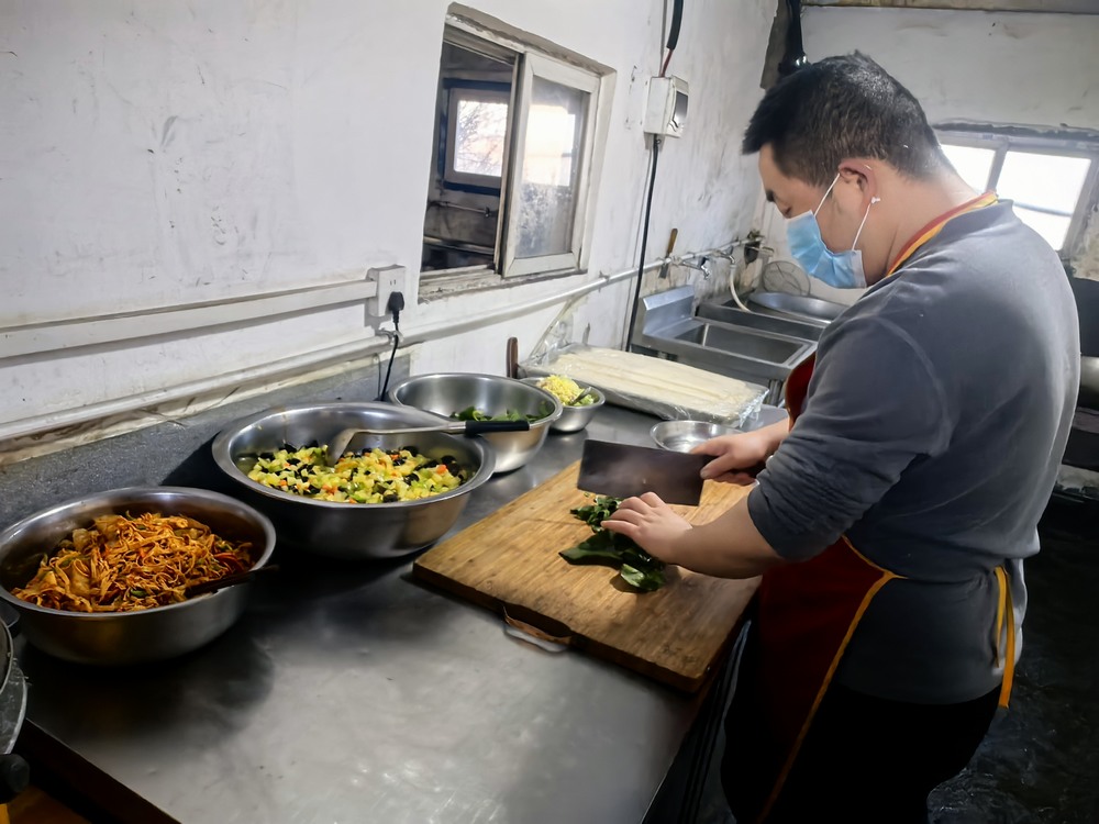 陜煤建設洗選煤運營公司第二項目部：“食、浴、居”三管齊下  提升員工幸福感