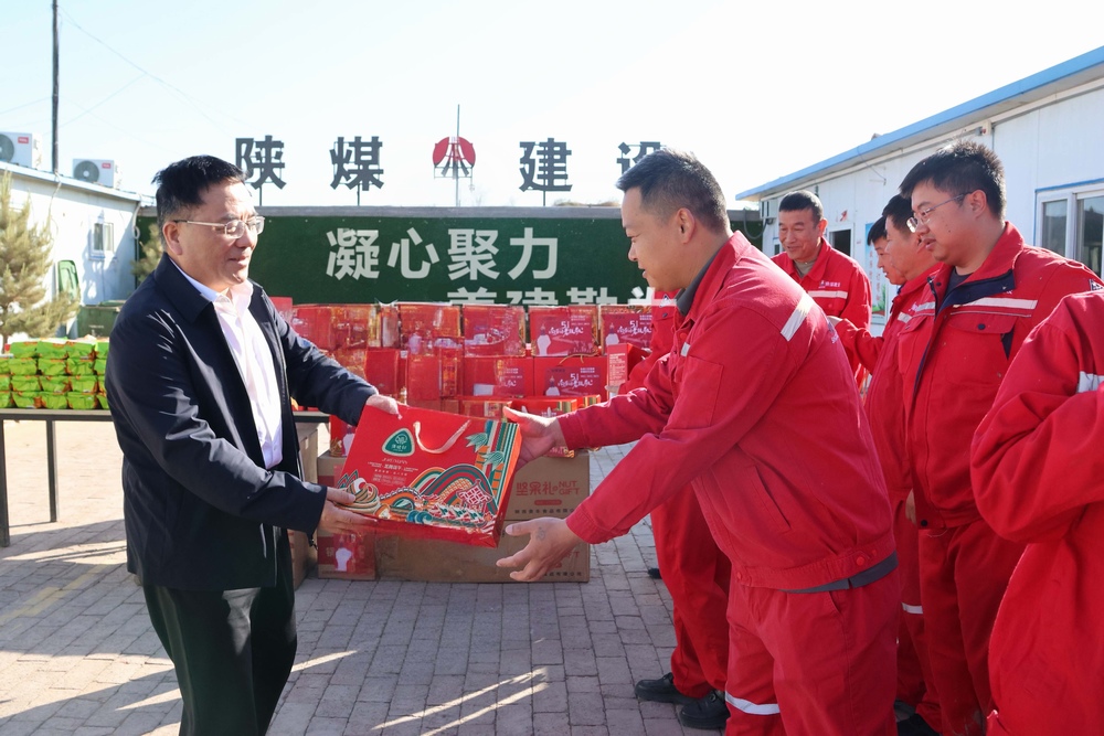 集團領導“五一”期間深入一線開展安全督導檢查并慰問干部員工