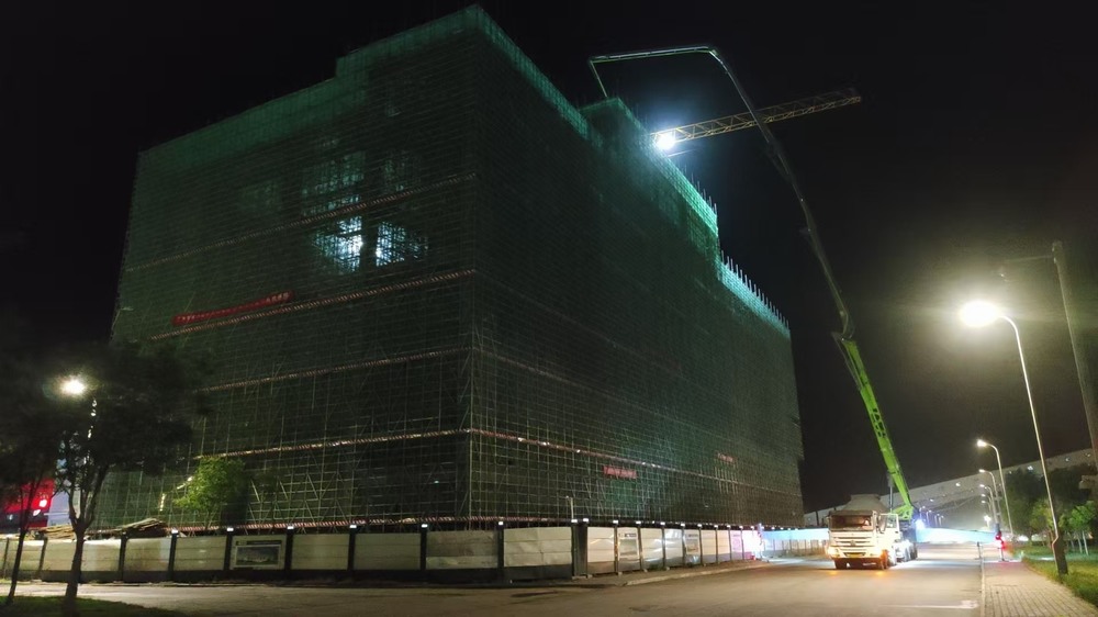 陜煤建設天工公司承建的小保當選煤廠技術改造項目2號主廠房主體結構全面封頂