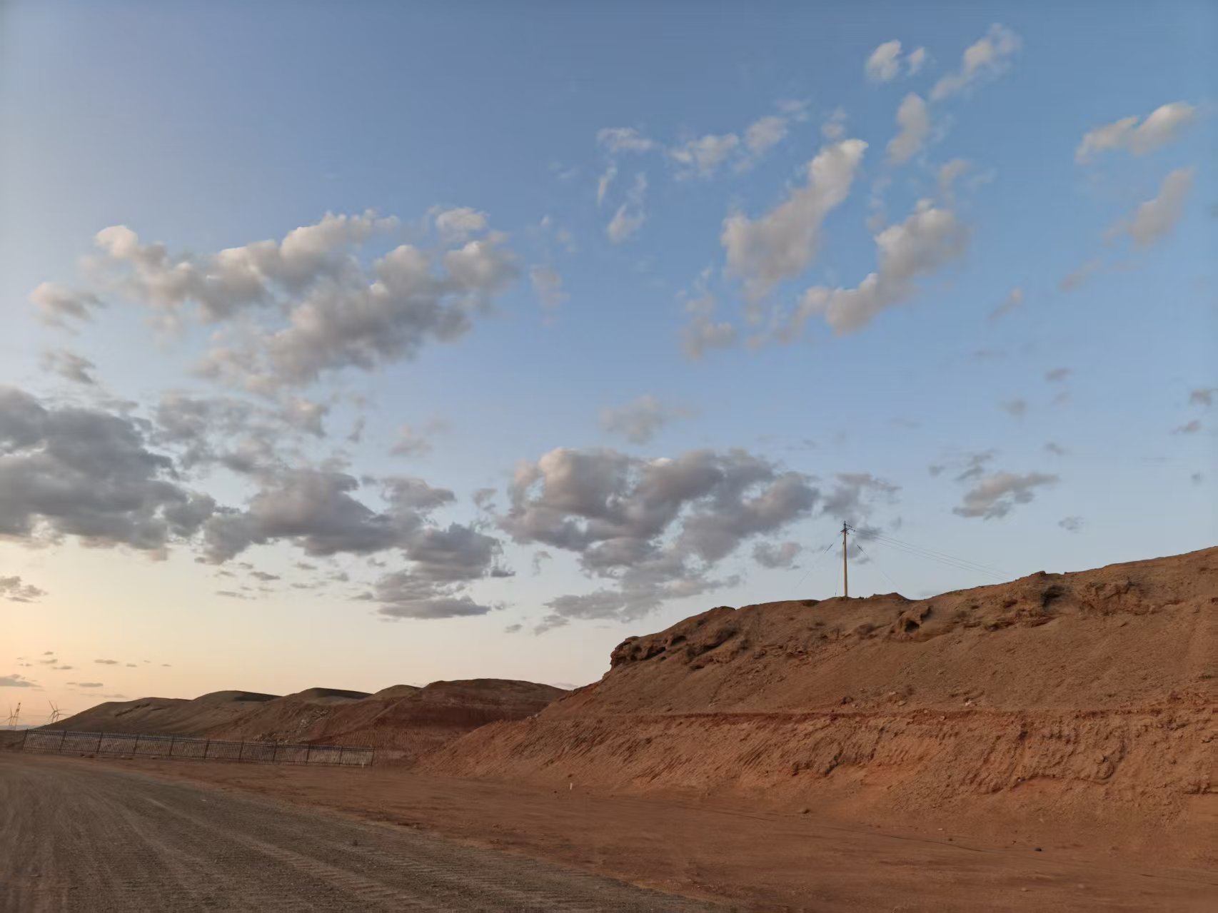 陜煤建設(shè)西北分公司土建第一項目部:職工娛樂室正式開放 戈壁灘上建起“歡樂港灣”