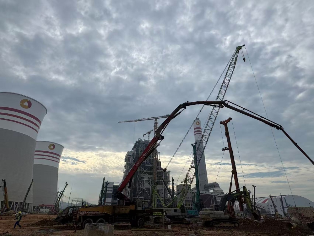 24小時鏖戰(zhàn)!陜煤電力上高有限公司2x1000MW清潔煤電擴建項目煤倉間灌注樁圓滿完成