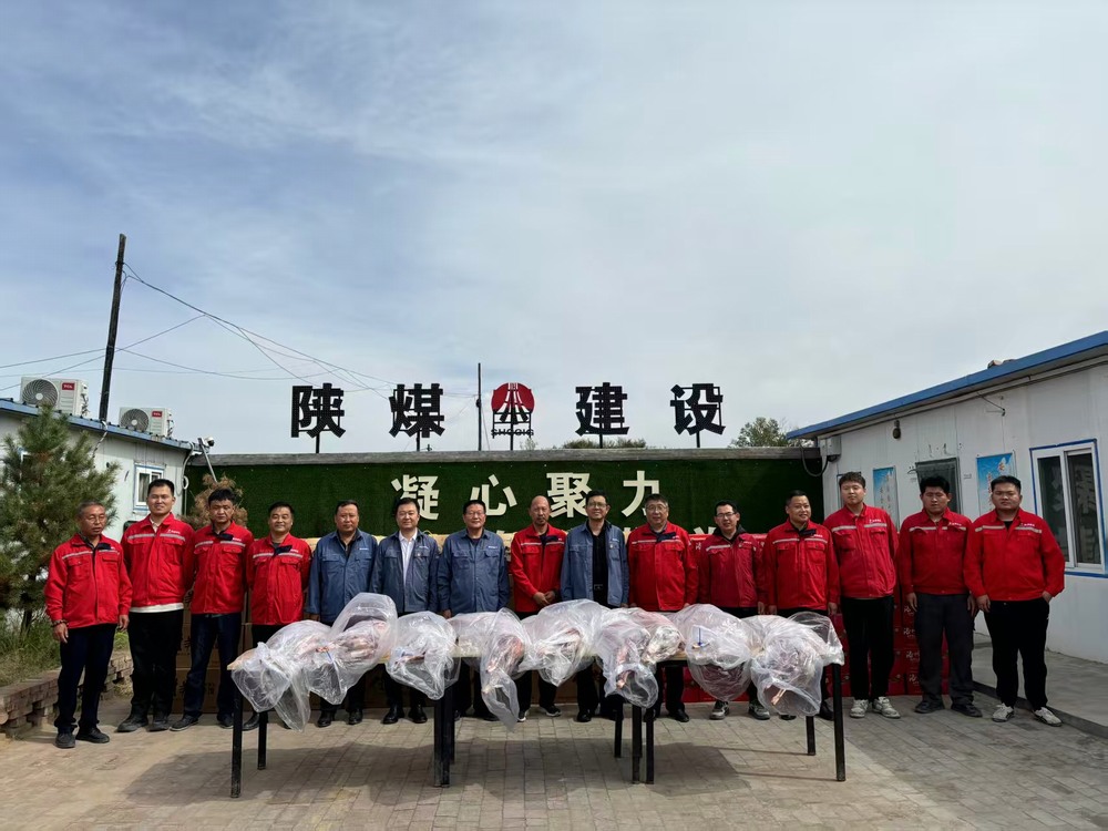 郭家灘礦業公司總經理宋隆蒞臨陜煤建設礦建二公司郭家灘項目部進行“雙節”前慰問