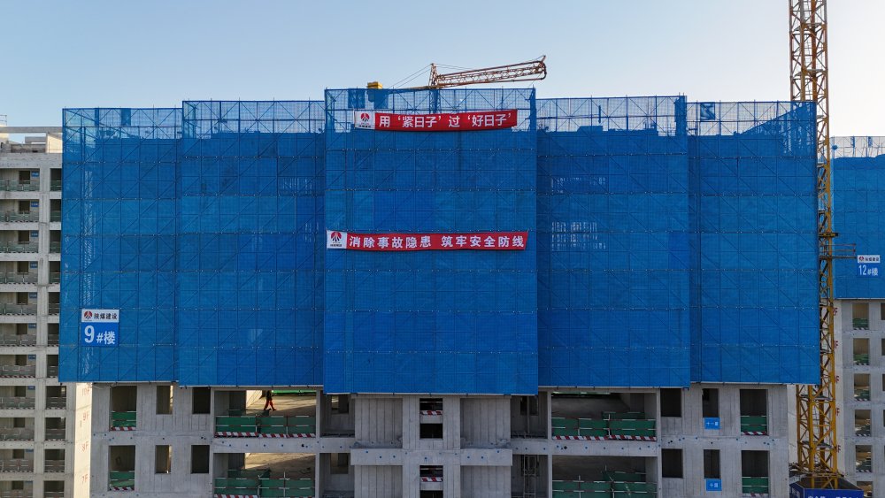 陜煤建設(shè)天工公司：“鋼鐵巨龍”護(hù)外，“靈活氣囊”固內(nèi)