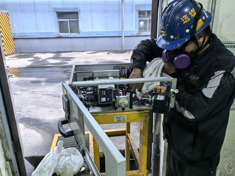 陜煤建設(shè)洗選煤運(yùn)營(yíng)公司紅柳林洗煤廠項(xiàng)目部：以電為脈守崗盡責(zé)  精耕細(xì)作護(hù)航生產(chǎn)