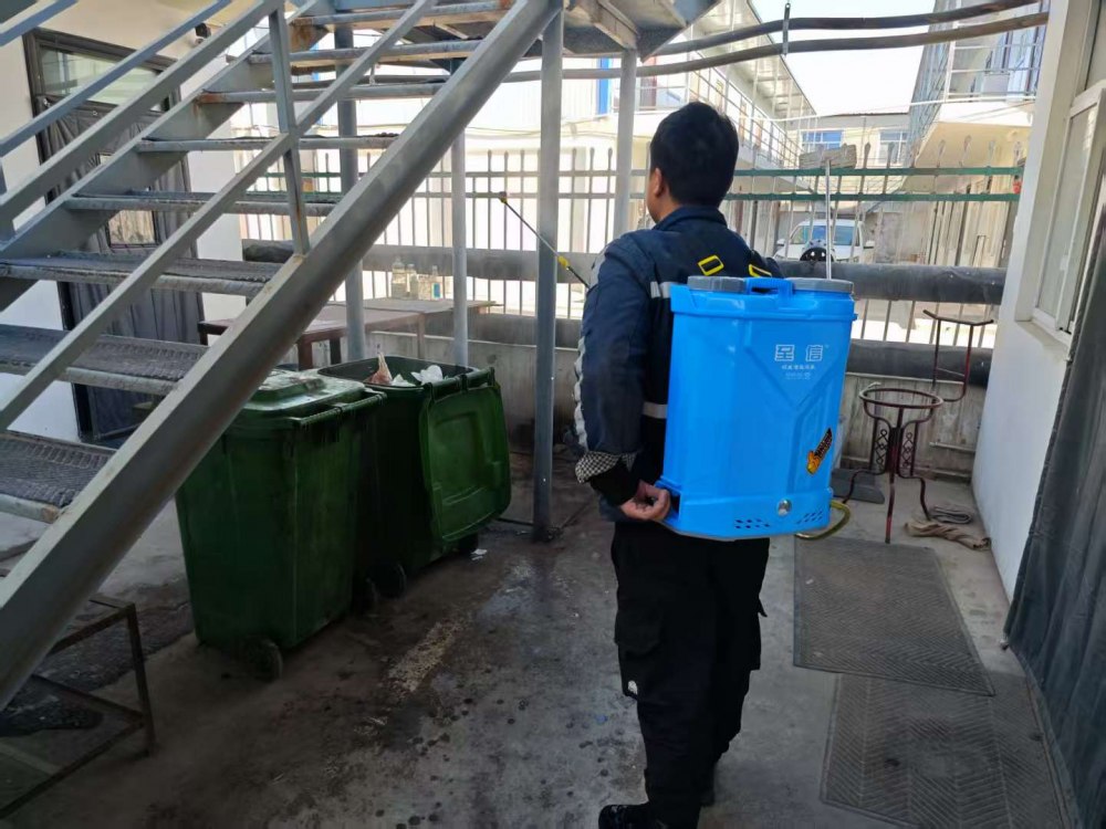 陜煤建設(shè)煤礦運(yùn)營(yíng)服務(wù)分公司：冬日雙線守護(hù)，溫暖與精準(zhǔn)并行